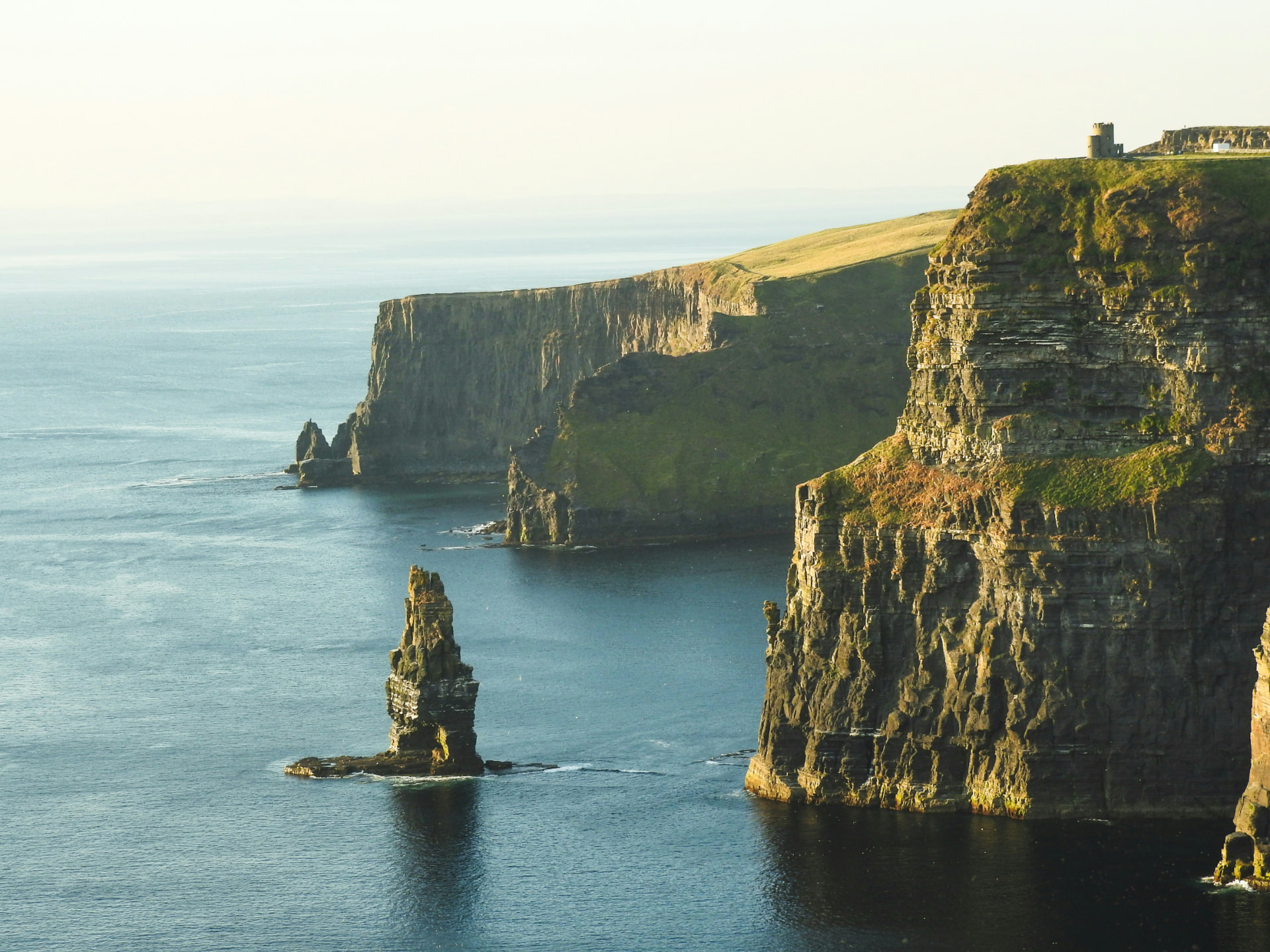 Acantilados de Moher sobre el Atlántico en la costa oeste de Irlanda