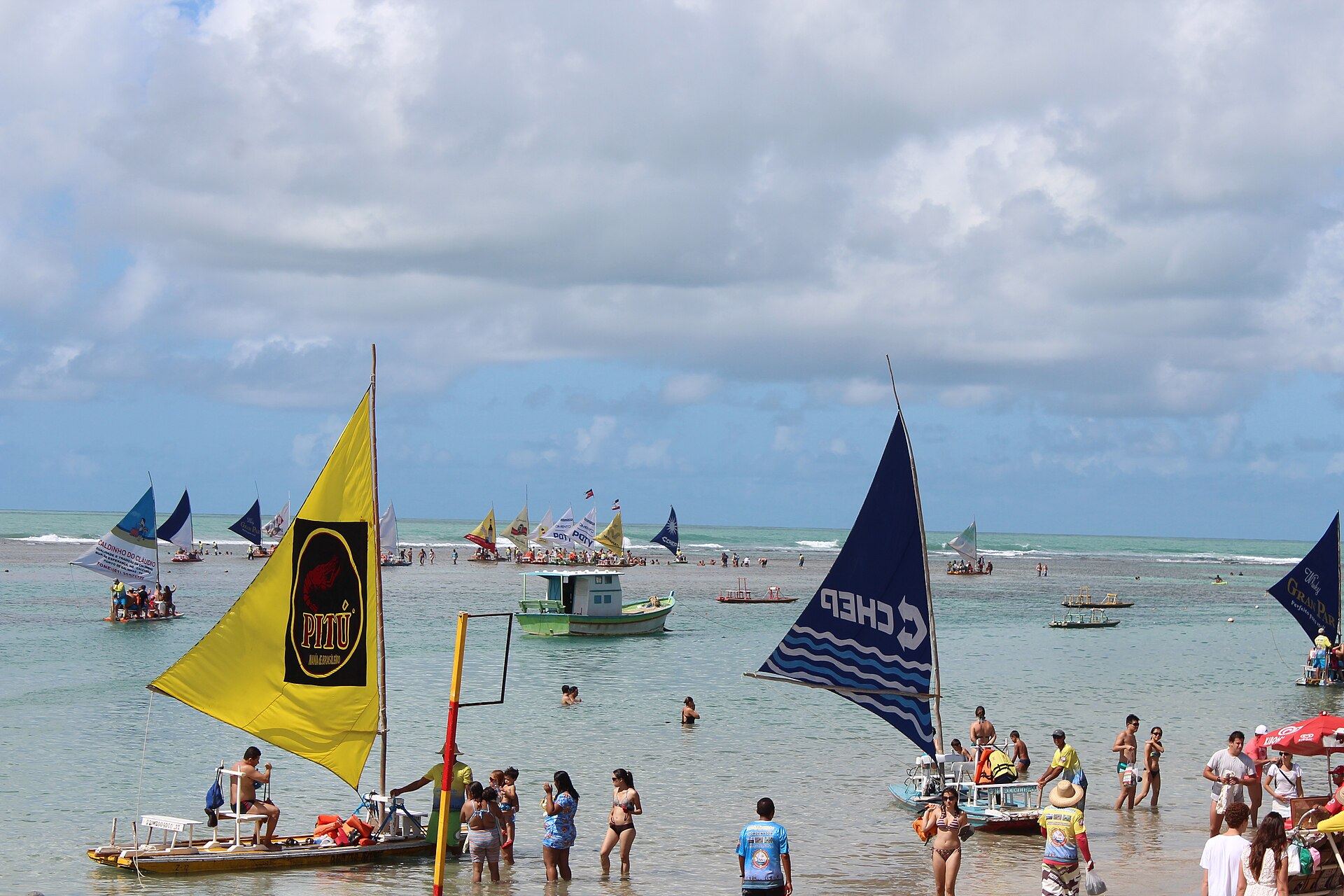 Jangadas en las piscinas naturales de Porto de Galinhas, Brasil